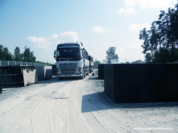 Transport szamb betonowych  w Dęblinie